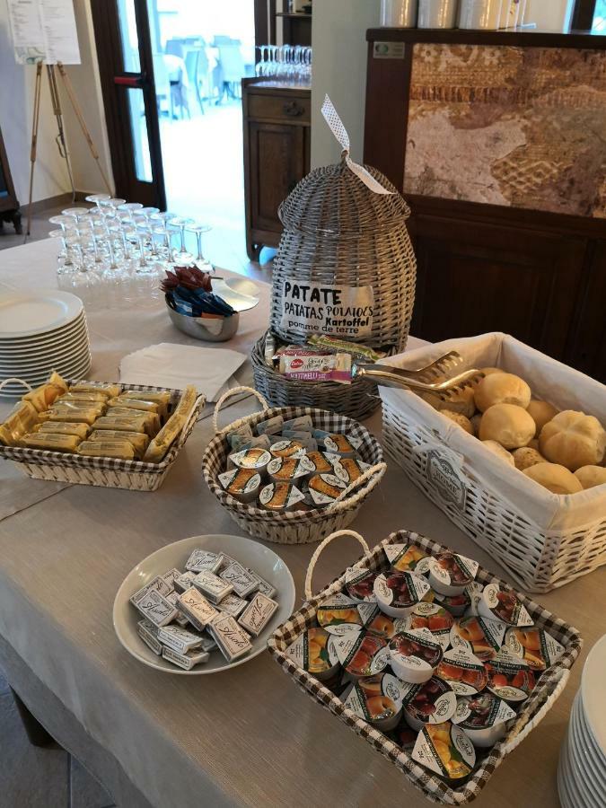 Hotel Corte Dal Castello Lazise Esterno foto