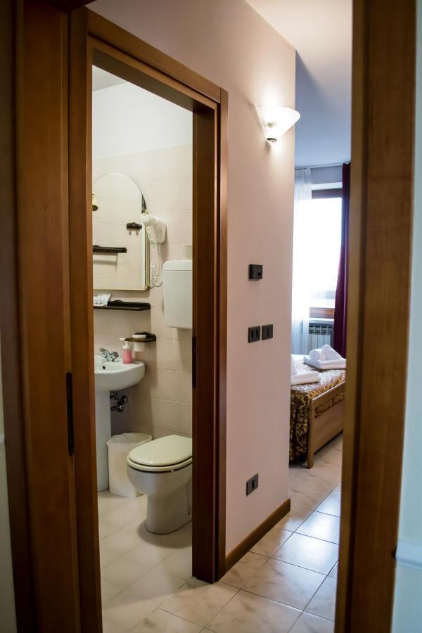 Hotel Corte Dal Castello Lazise Esterno foto